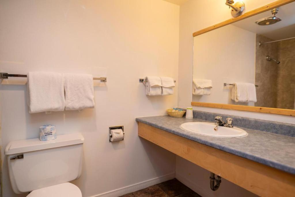 Canadas Best Value Inn- Riverview Hotel Whitehorse Zewnętrze zdjęcie